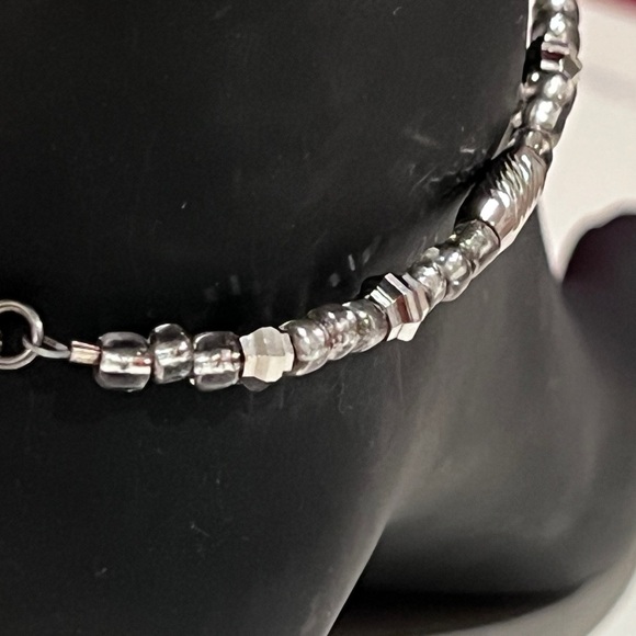 Elegant Silver Barrel Handmade Beaded Ankle Bracelet - Picture 2 of 6
